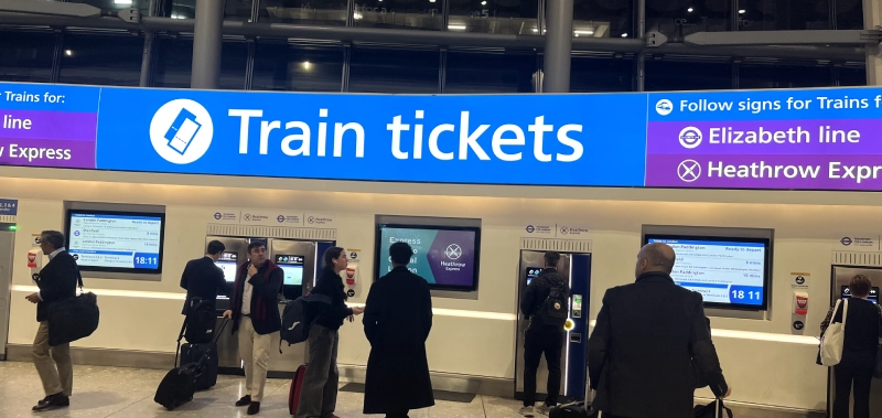 Article 'Heathrow Buses and Trains - Expert Tips'