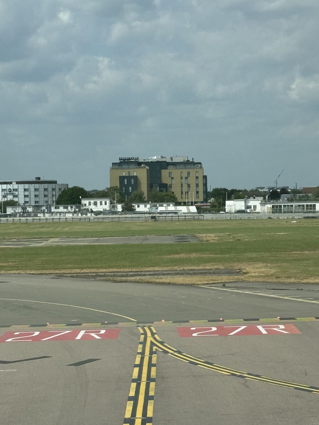 Heathrow hotels overlooking runway 27R