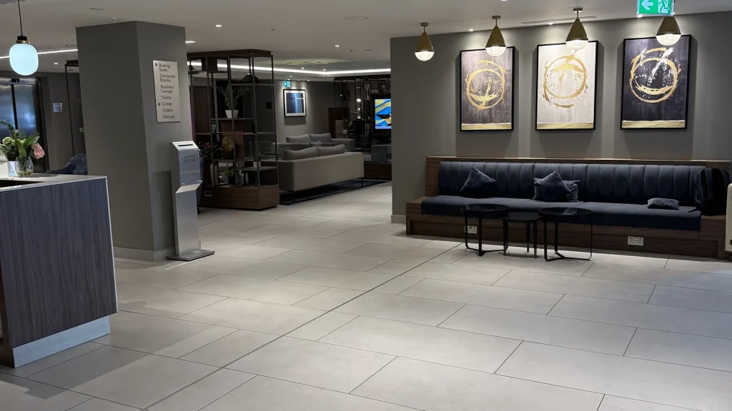 Courtyard by Marriott London Heathrow Airport hotel guest room