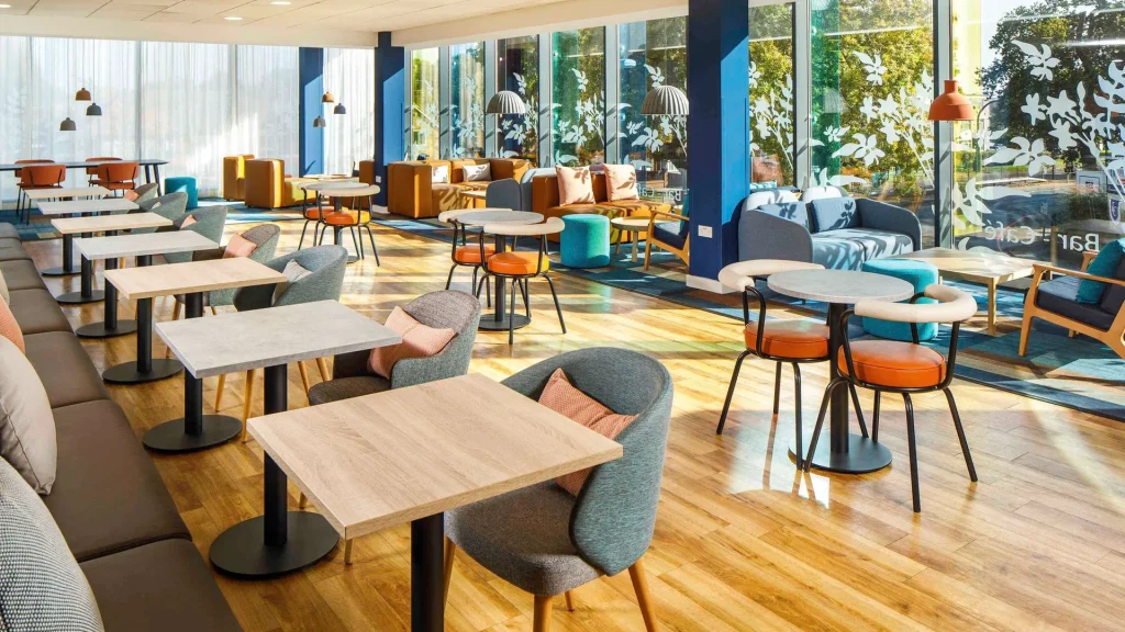 ibis budget London Heathrow Central restaurant and dining area