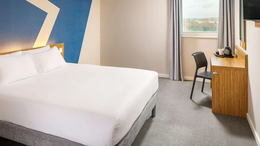 ibis budget London Heathrow Central twin room with window