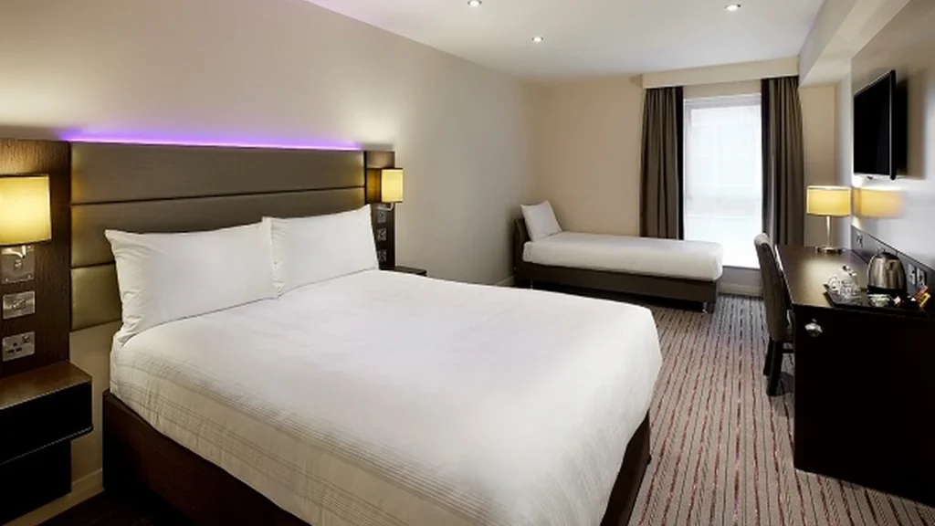 Premier Inn London Heathrow M4 J4 double room with sofa bed