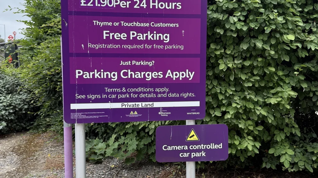 Premier Inn London Heathrow Terminals 2 and 3 hotel guest room